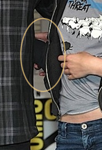 secret hand link_zoom in.jpg secret hand link_zoom in.jpg