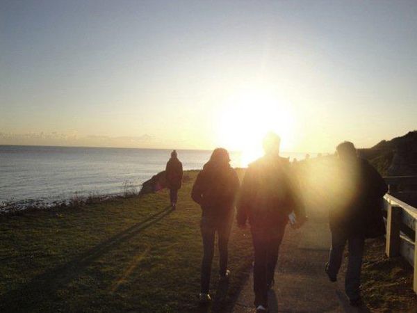 RobertPattinsonKristenStewartHoldin.jpg RobertPattinsonKristenStewartHoldin.jpg