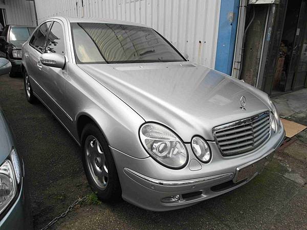 BENZ E320 01
