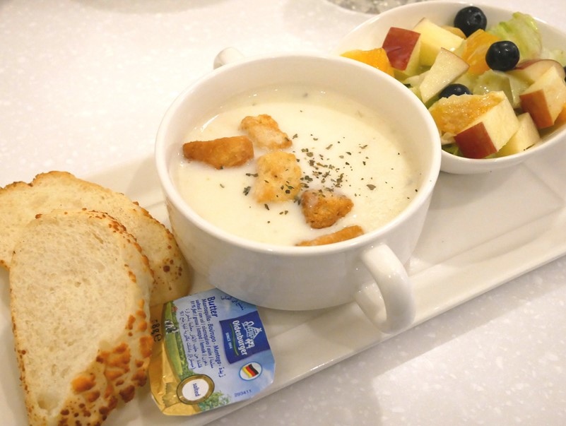 【闆橋美食】Oyami闆橋新埔店，放鬆聊八卦好去處（下午茶、義大利麵、鬆餅）