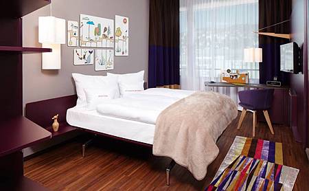 251_8_25hours_Hotel_Zuerich_West-Goldzimmer-1 251_8_25hours_Hotel_Zuerich_West-Goldzimmer-1