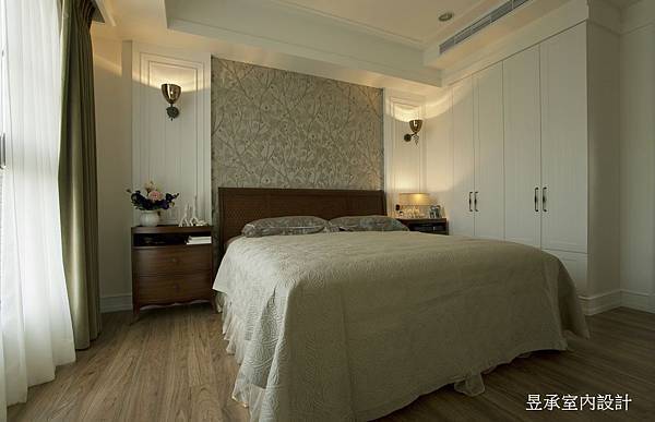 青玉岸-主臥 樹枝壁紙 綠窗簾 樹葉壁燈1