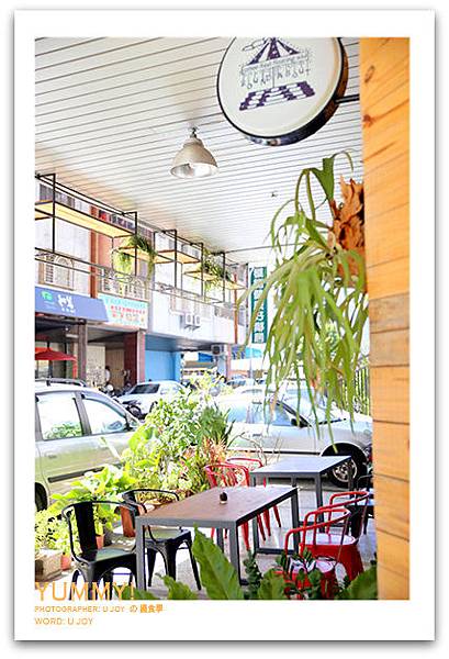 【台中西區咖啡】 RoundAbout Cafe 圓環咖啡 ► 捕獲H.H先生真跡!有美美出沒的女孩系咖啡廳