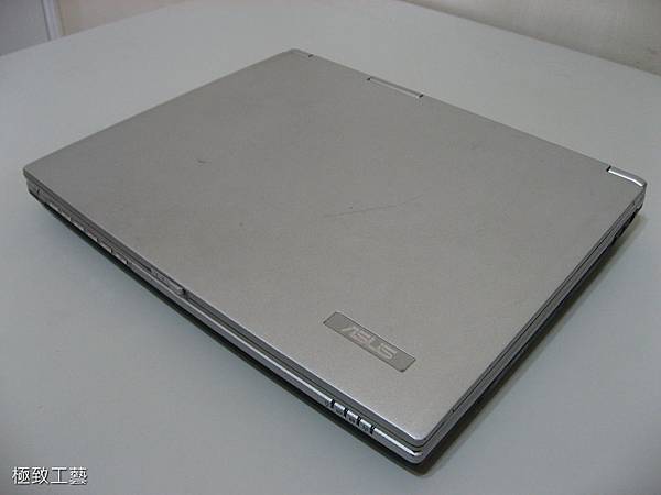 ASUS_M2E_01.JPG