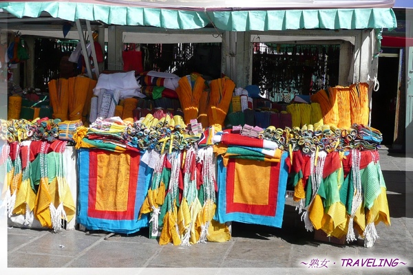 大昭寺廣場-北面一排的小攤販.jpg 大昭寺廣場-北面一排的小攤販.jpg