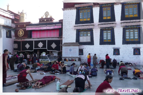 大昭寺-拉薩最早的建築,有1400年歷,拉薩老城以此為中心而成.jpg 大昭寺-拉薩最早的建築,有1400年歷,拉薩老城以此為中心而成.jpg