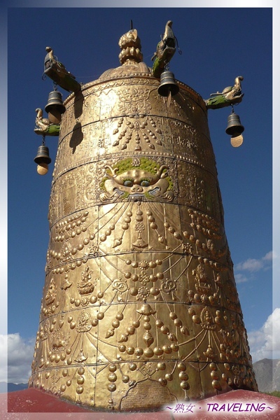 大昭寺-頂樓-巨大的法幢.jpg 大昭寺-頂樓-巨大的法幢.jpg