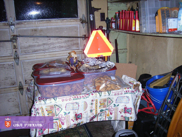 放滿點心的自助桌