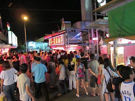 烤肉串,人多到爆炸!! 烤肉串,人多到爆炸!!