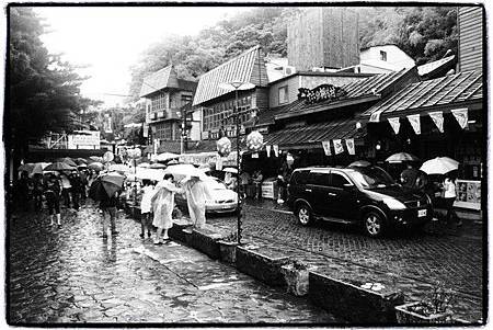 人車還真它乃乃的多