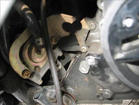 二次空氣閥托架裂開 二次空氣閥托架裂開