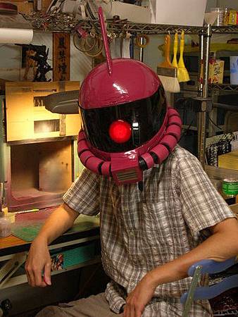 三倍速的逸品！？- 薩克安全帽！