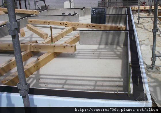 其它住宅施工时,钢筋混凝土基础墙的顶面,铺设密封材料的情况