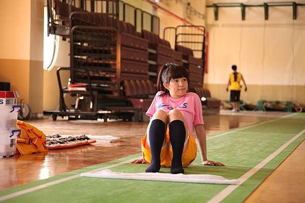 【志氣】河道對於拔河隊相當重要,瑤瑤也得親自下場擦拭河道 【志氣】河道對於拔河隊相當重要,瑤瑤也得親自下場擦拭河道