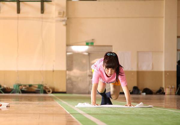 【志氣】瑤瑤親自跪膝擦拭河道,以及所有拔河訓練 【志氣】瑤瑤親自跪膝擦拭河道,以及所有拔河訓練