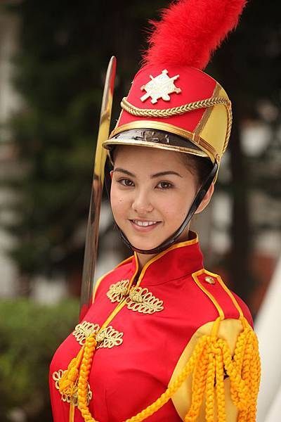 【志氣】片中昆凌飾演照顧郭書瑤的儀隊學姊,一起幫繩力女孩加油打氣 【志氣】片中昆凌飾演照顧郭書瑤的儀隊學姊,一起幫繩力女孩加油打氣