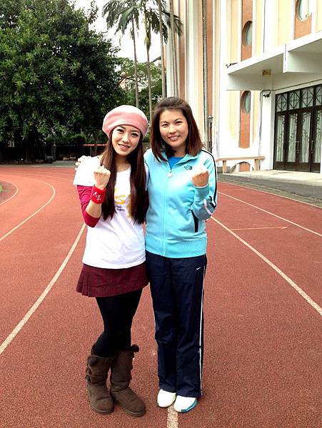 【志氣】飾演吳老師的千霈終於和景女吳老師本尊相見歡 【志氣】飾演吳老師的千霈終於和景女吳老師本尊相見歡