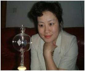 她与沈今川教授一同研究精神物理学超过20年.