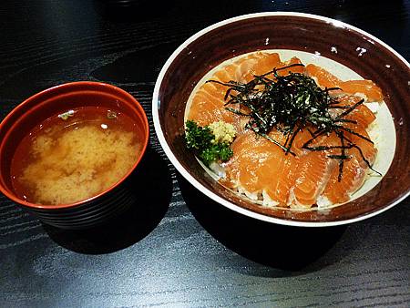 漬鮭丼 漬鮭丼