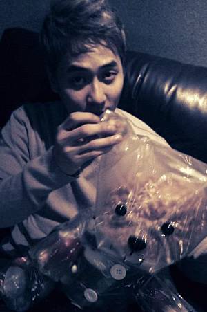 111203 - TW Fanmeeting02 - fr.top media twitter.jpg