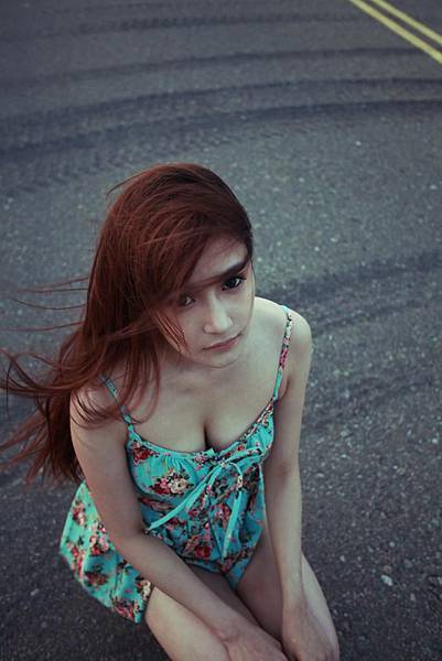 34D混血正妹波濤胸湧