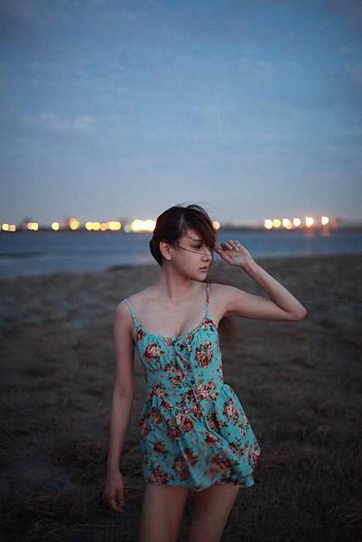 34D混血正妹波濤胸湧