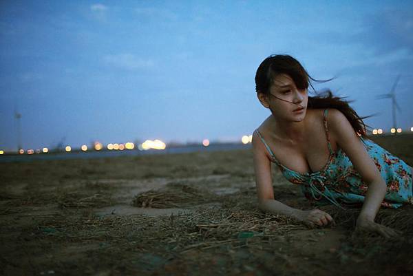 34D混血正妹波濤胸湧