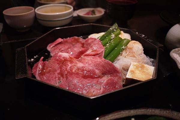 肉會先用糖炒過... 肉會先用糖炒過...