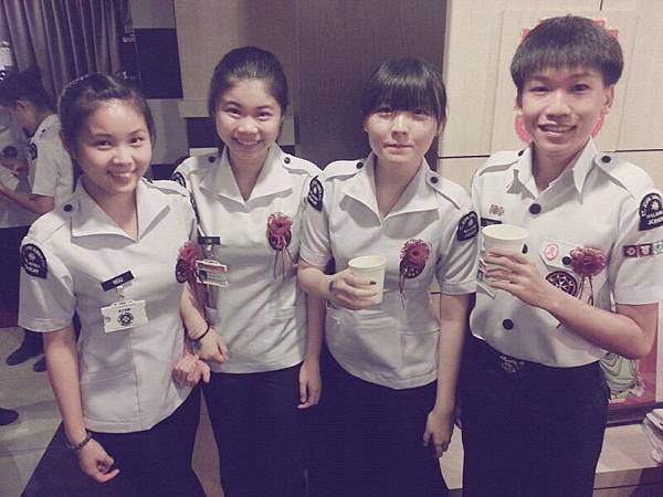 29803_553278108031085_2114380202_n