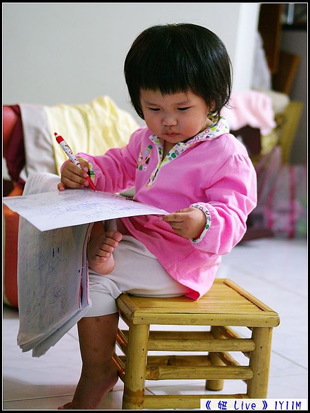 噓,老大在批簽呈,別吵.jpg 噓,老大在批簽呈,別吵.jpg