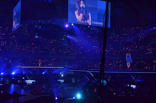 「ウィンブルドンへ連れて行って」「眼差しサヨナラ」「Darkness」3