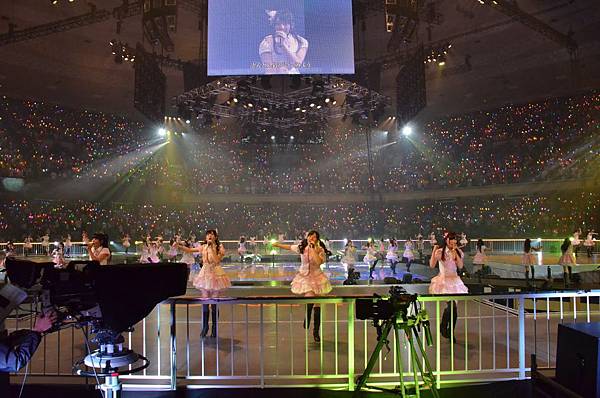 「バンザイVenus」からの「パレオはエメラルド」!