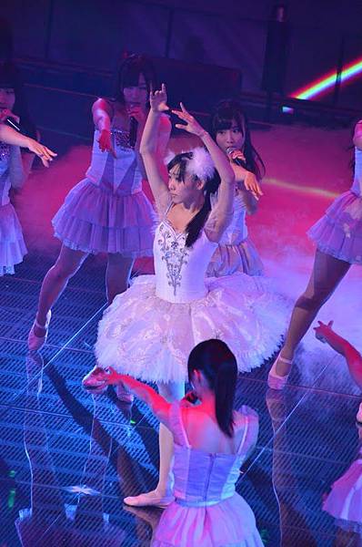 「みつばちガール」「孤独なバレリーナ」「Innocence」2