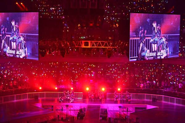 「みつばちガール」「孤独なバレリーナ」「Innocence」4