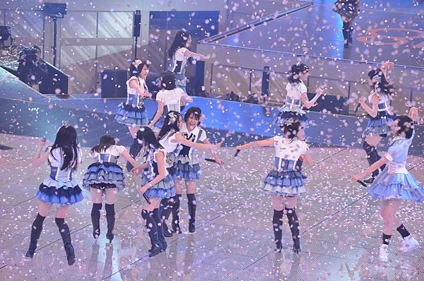 「手をつなぎながら」1 「手をつなぎながら」1