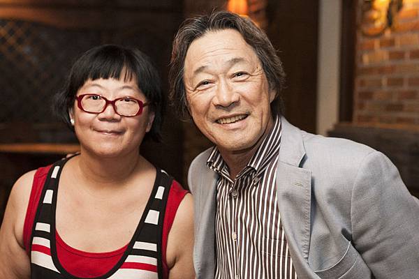 左,閻柔怡參與拍攝電影《101次求婚》時與武田鐵矢合影 左,閻柔怡參與拍攝電影《101次求婚》時與武田鐵矢合影