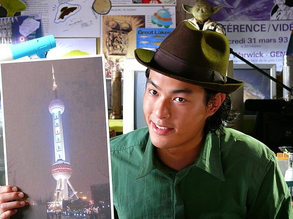 祐祐在片中飾演熱愛研究宇宙現象的宅男.JPG 祐祐在片中飾演熱愛研究宇宙現象的宅男.JPG