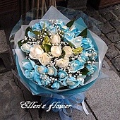 [AC046] 碧海藍天_33朵藍白玫瑰花束$2290.jpg