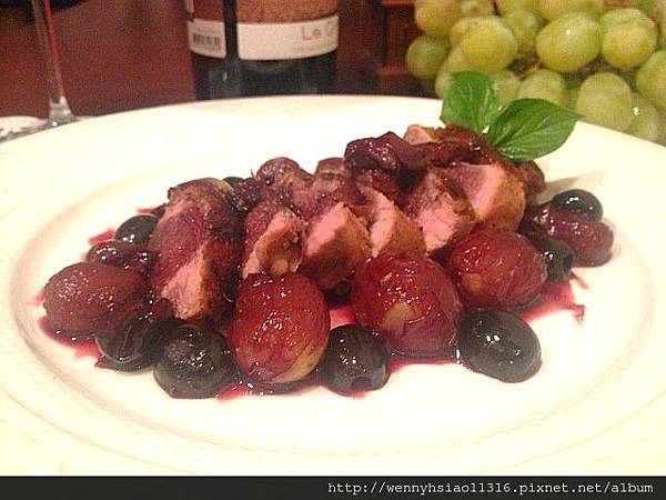 法式鴨胸佐葡萄橄欖醬汁