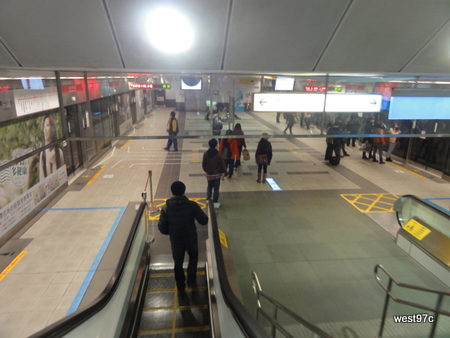 16隔天清晨高捷終於開門了