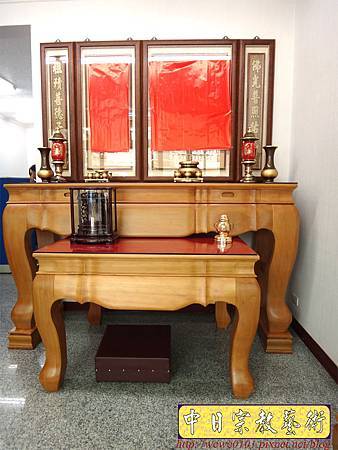 N23101.適用公司的氣派大神桌 7尺梢楠木拉米腳佛桌.JPG N23101.適用公司的氣派大神桌 7尺梢楠木拉米腳佛桌.JPG