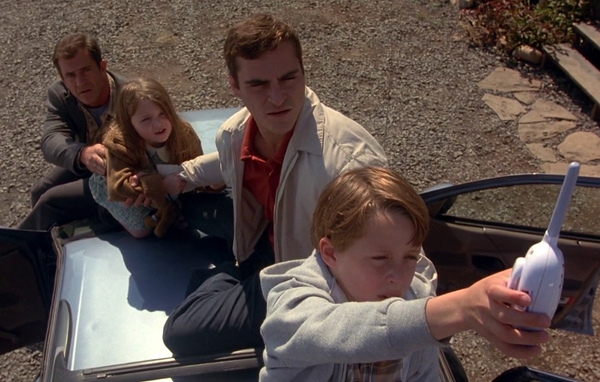 signs-mel-gibson-joachin-phoenix-rory-culkin-baby-monitor