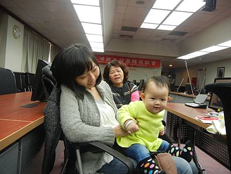 我有兩個媽 給奶的跟餵奶的.JPG