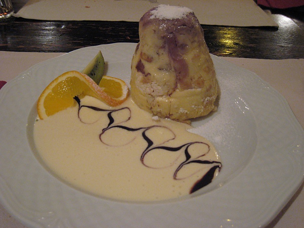 Kiskakukk crépes with vanilla sauce