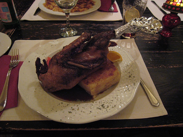 Pan-fried duck with onion-potatoes and stewed cabbage