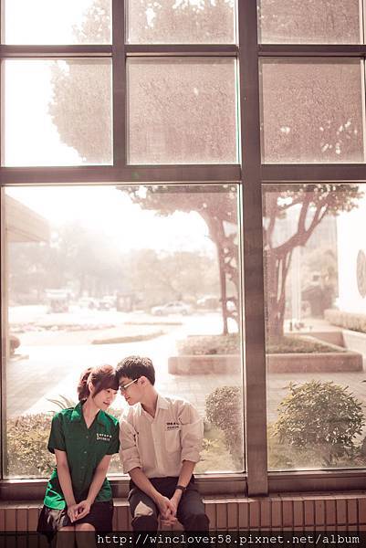 醫學院自動大門左側