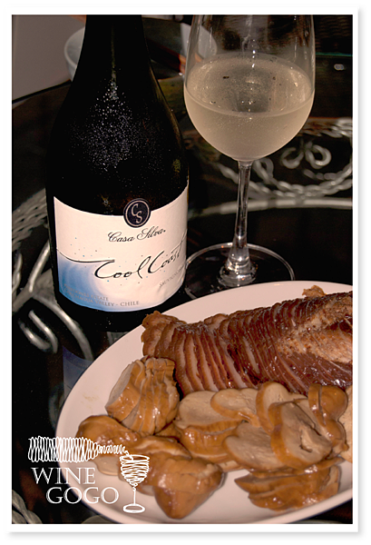 信遠齋醬肘子VS. Casa Silva Cool Coast Sauvignon Blanc 2011