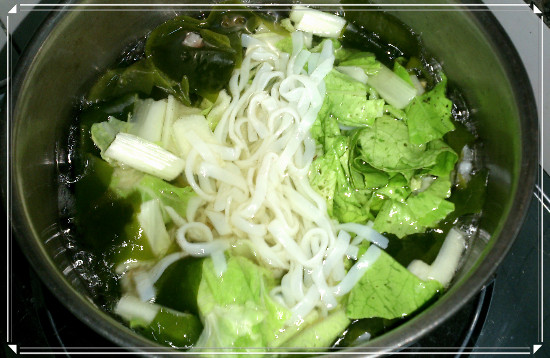▎體驗▎纖吃纖盈餐‧波菜雞肉香菇雞汁蒟篛麵