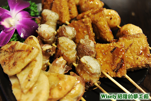 烤花枝丸、烤豆干、豚肉麻糬、豚肉杏鮑菇、烤甜不辣 烤花枝丸、烤豆干、豚肉麻糬、豚肉杏鮑菇、烤甜不辣