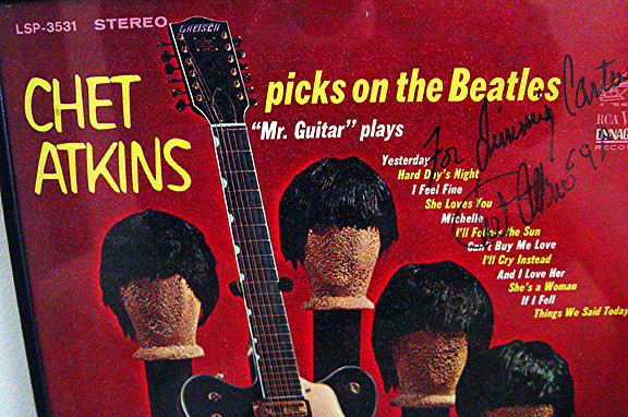 Chet Atkins PLAY BEATLES.jpg Chet Atkins PLAY BEATLES.jpg